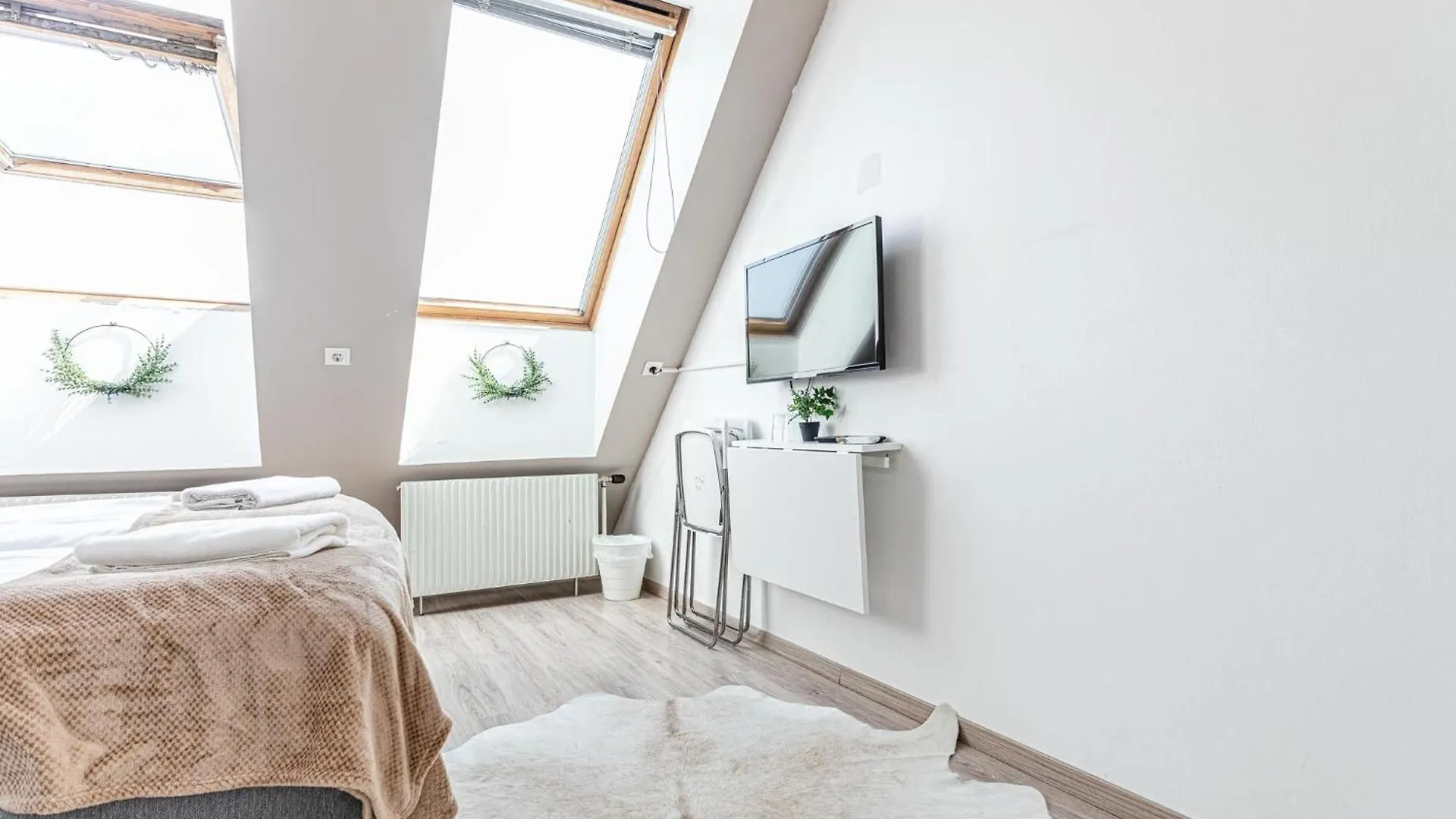 Stunning 12Br Shared -Floor Perfect For 24 People Group Apartment Vienna