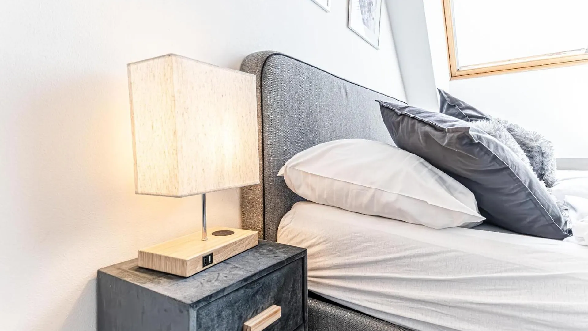 Stunning 12Br Shared -Floor Perfect For 24 People Group Apartment Vienna