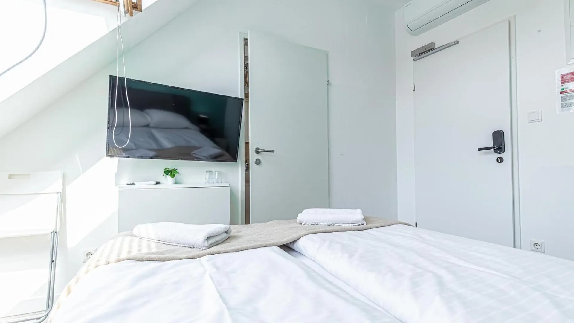 Stunning 12Br Shared -Floor Perfect For 24 People Group Apartment Vienna 0*,  Austria