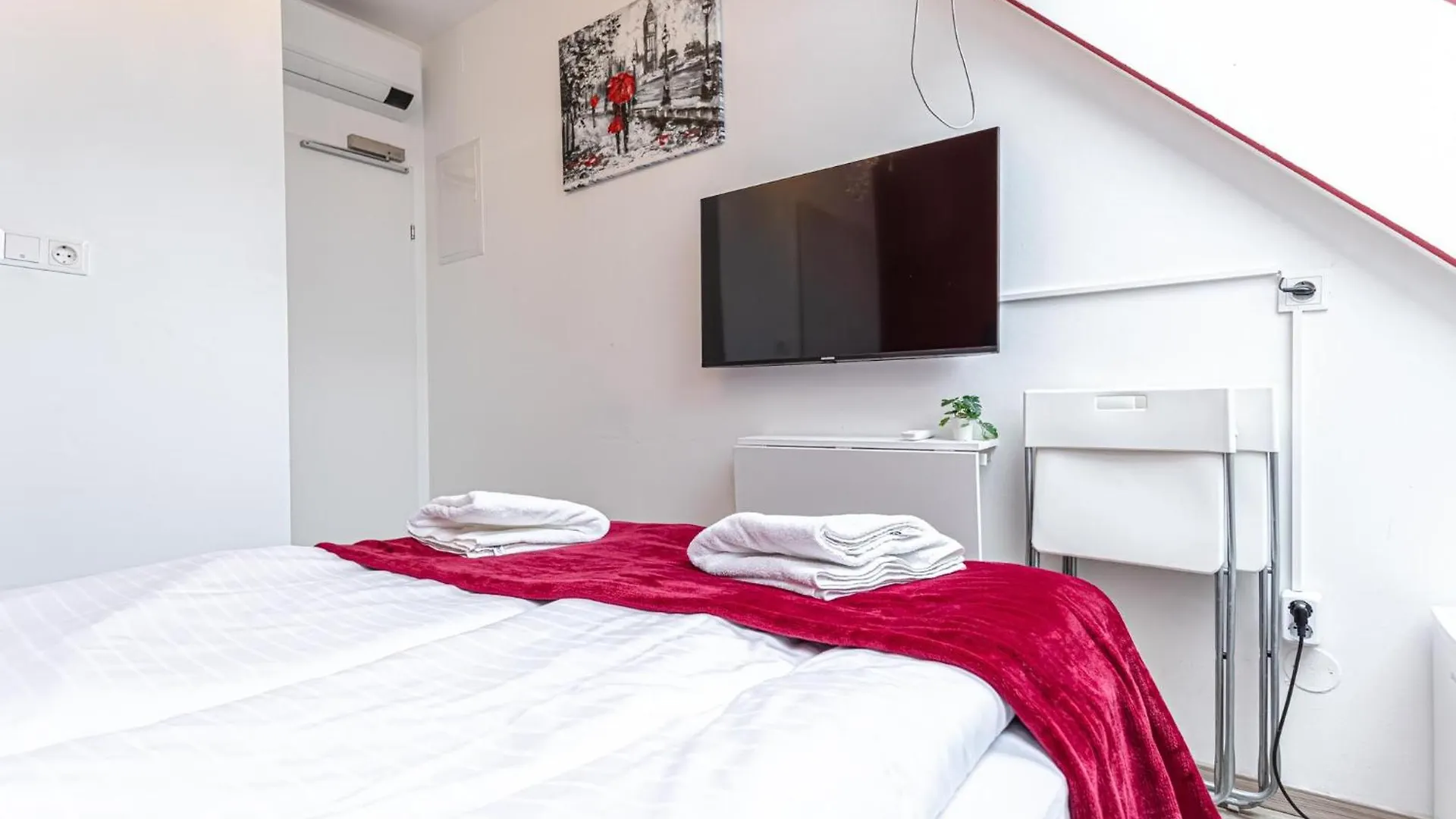 Stunning 12Br Shared -Floor Perfect For 24 People Group Apartment Vienna