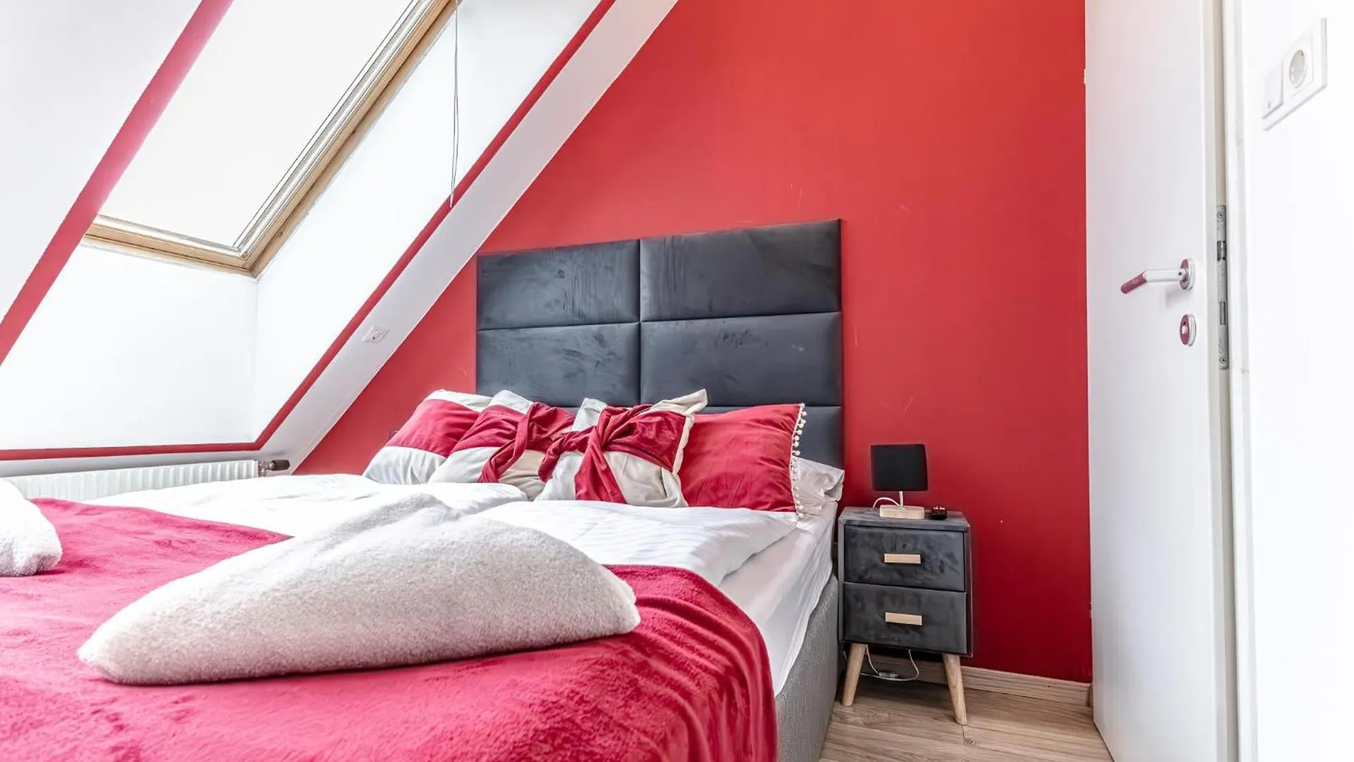 Stunning 12Br Shared -Floor Perfect For 24 People Group Apartment Vienna