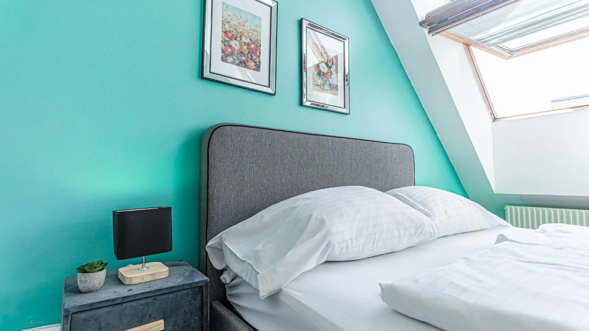 Stunning 12Br Shared -Floor Perfect For 24 People Group Apartment Vienna