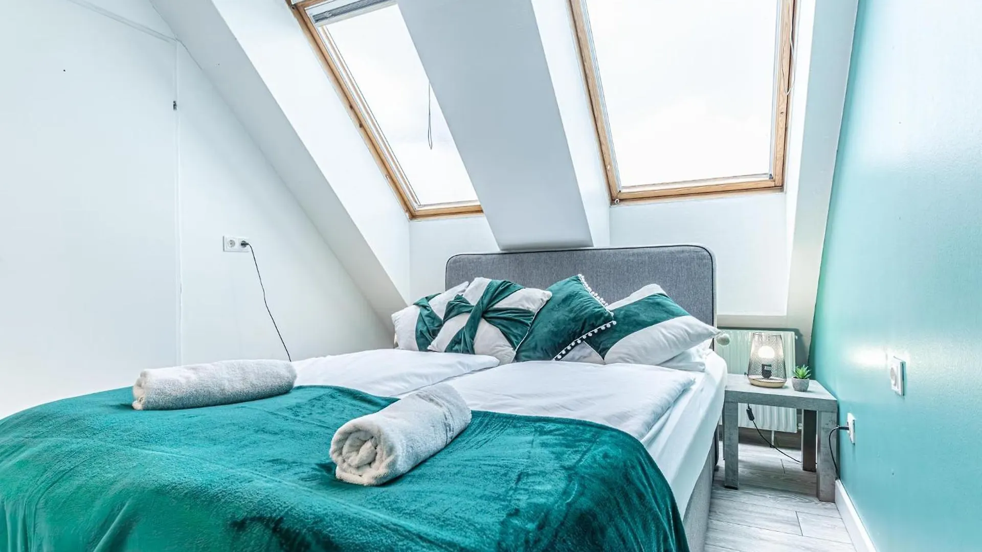 Stunning 12Br Shared -Floor Perfect For 24 People Group Apartment Vienna