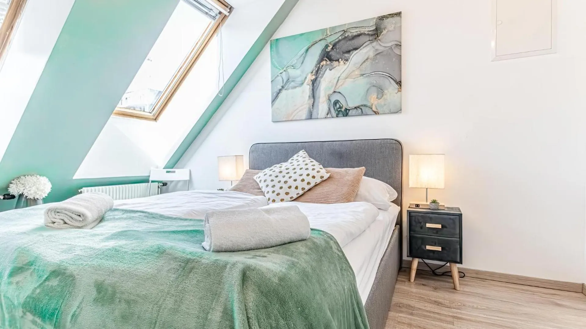 Stunning 12Br Shared -Floor Perfect For 24 People Group Apartment Vienna 0*,