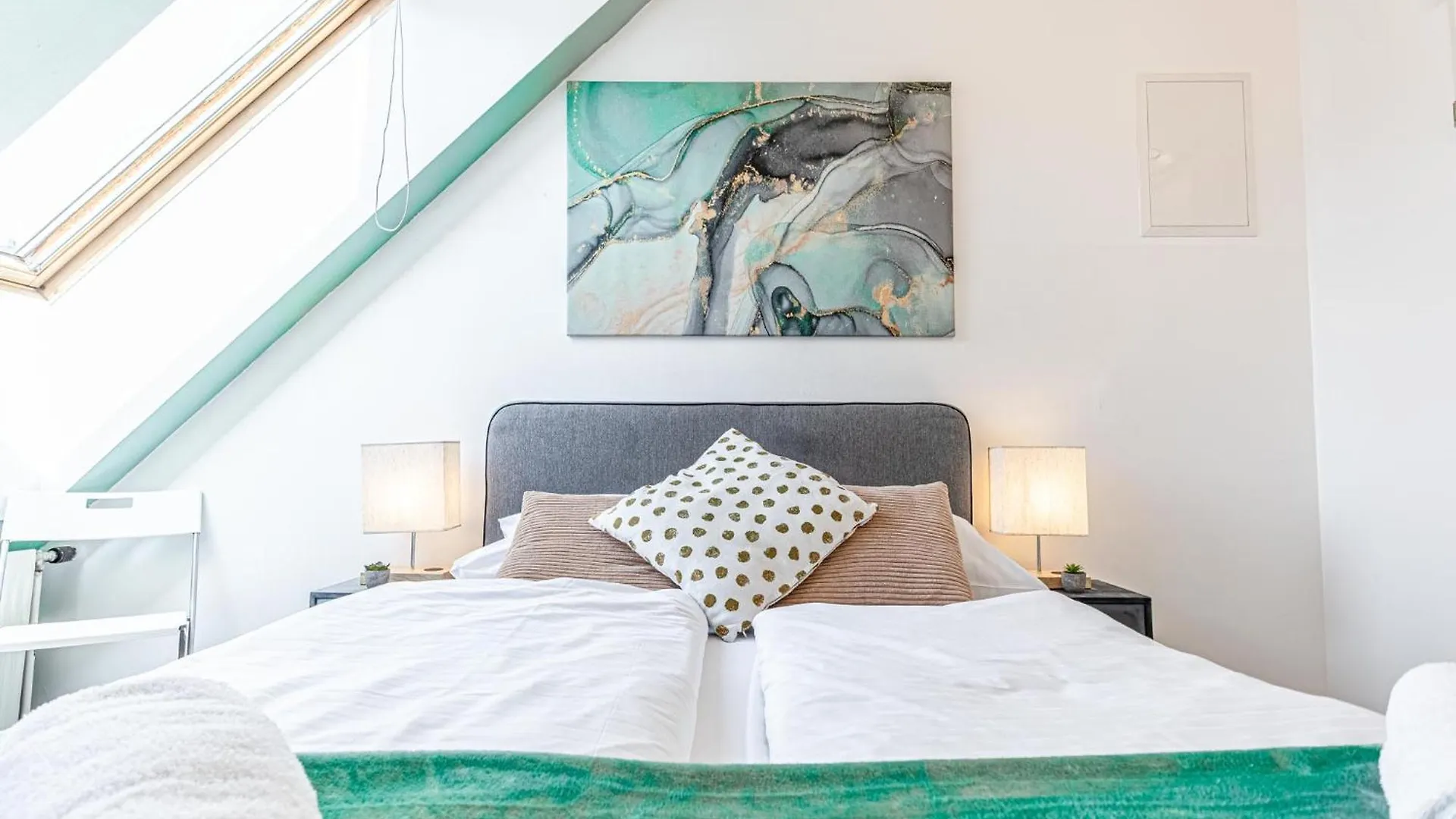 Stunning 12Br Shared -Floor Perfect For 24 People Group Apartment Vienna