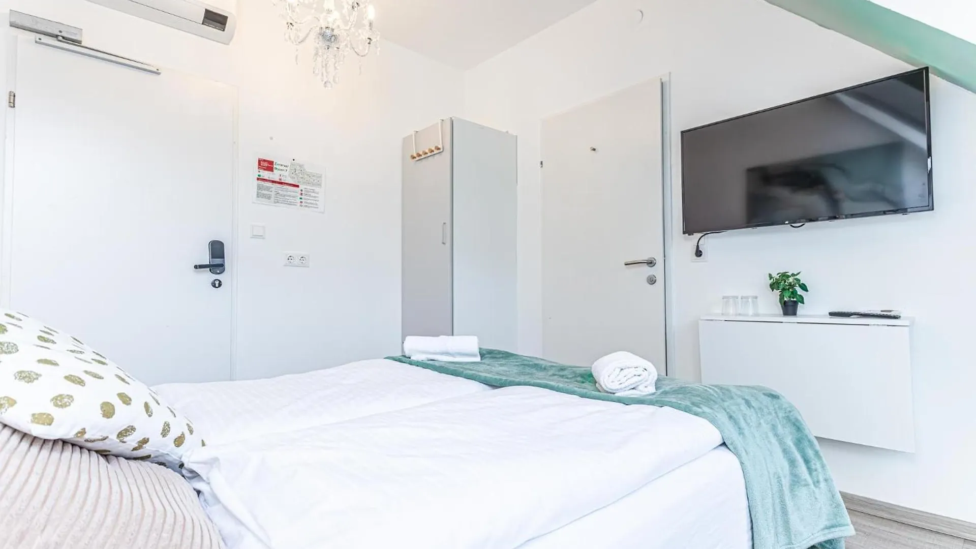 Stunning 12Br Shared -Floor Perfect For 24 People Group Apartment Vienna Austria