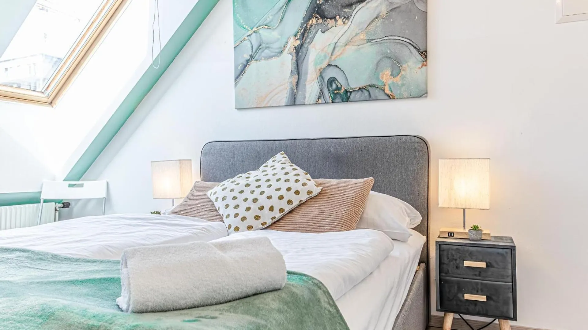 Stunning 12Br Shared -Floor Perfect For 24 People Group Apartment Vienna