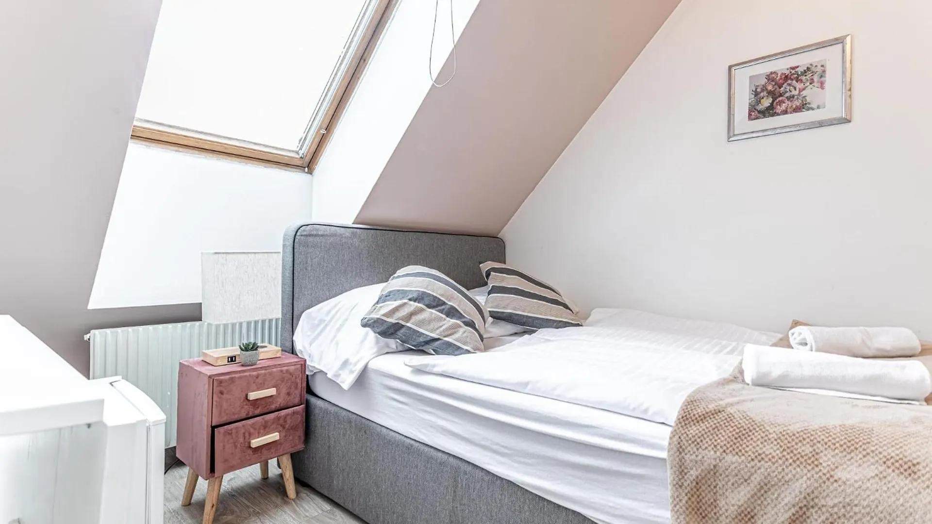 Stunning 12Br Shared -Floor Perfect For 24 People Group Apartment Vienna