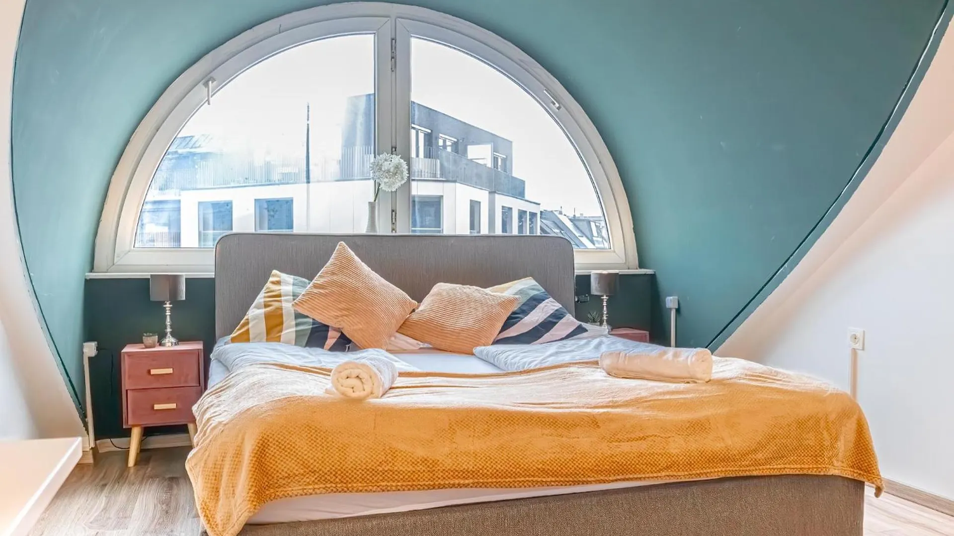 Stunning 12Br Shared -Floor Perfect For 24 People Group Apartment Vienna