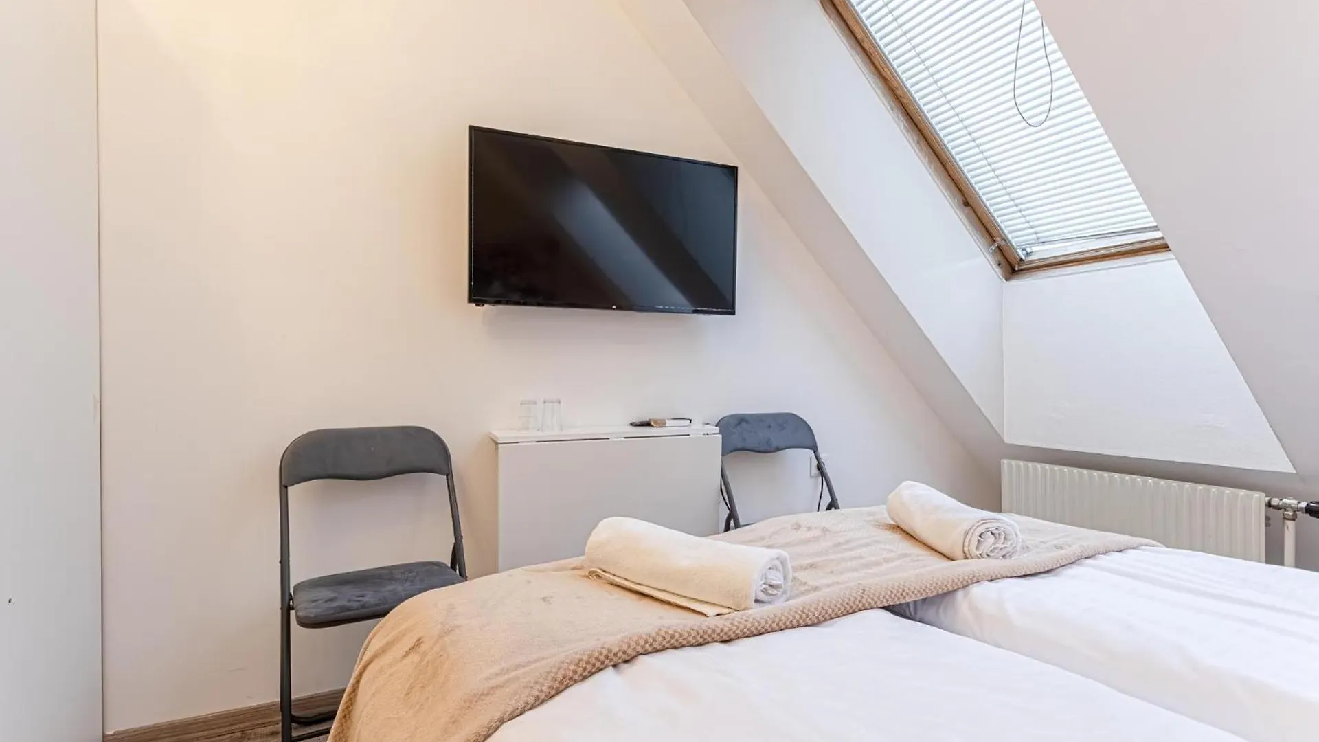 Stunning 12Br Shared -Floor Perfect For 24 People Group Apartment Vienna