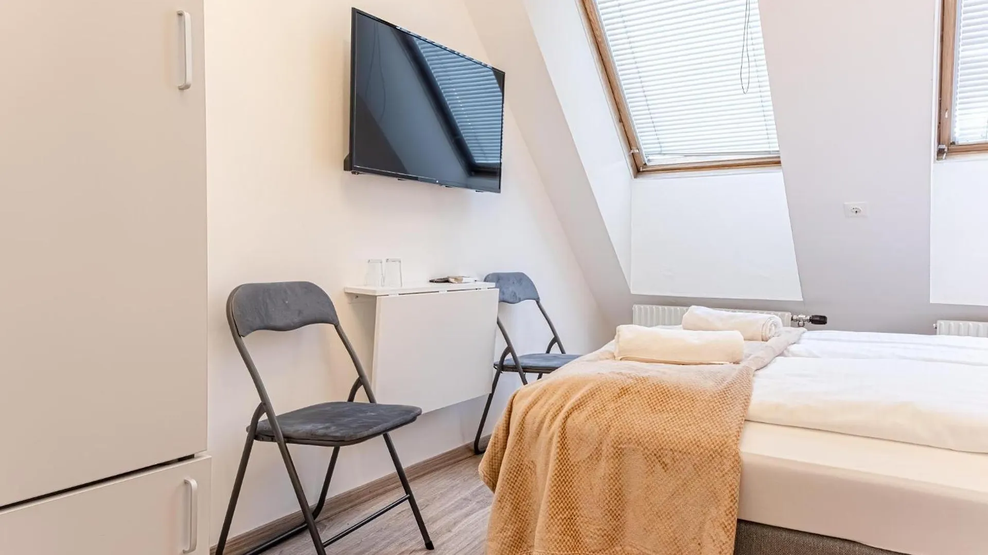 Stunning 12Br Shared -Floor Perfect For 24 People Group Apartment Vienna