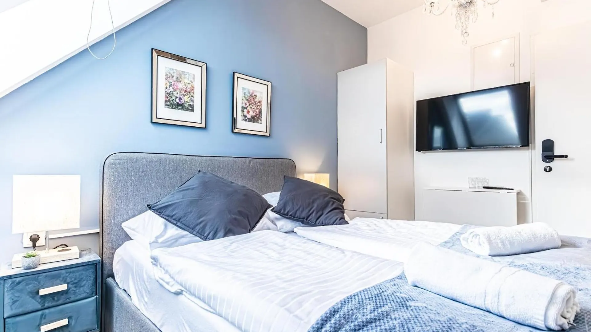 Stunning 12Br Shared -Floor Perfect For 24 People Group Apartment Vienna