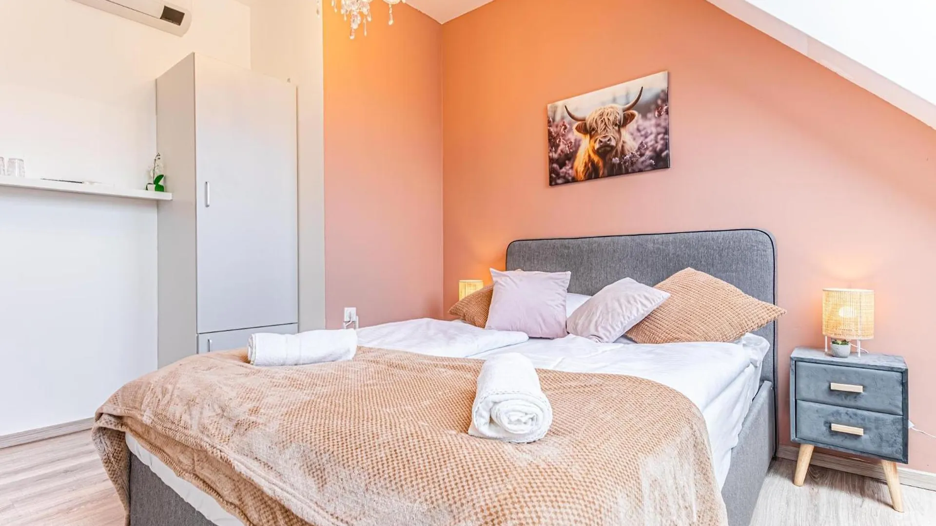 Stunning 12Br Shared -Floor Perfect For 24 People Group Apartment Vienna